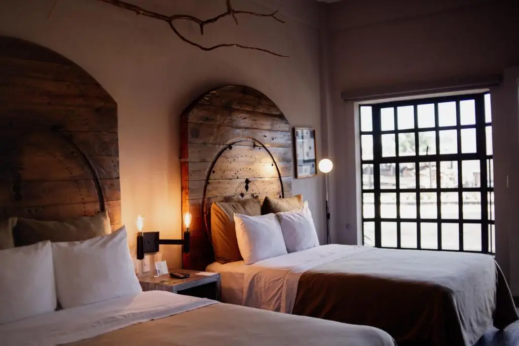 Spacious Hotel Rocaval room with two beds